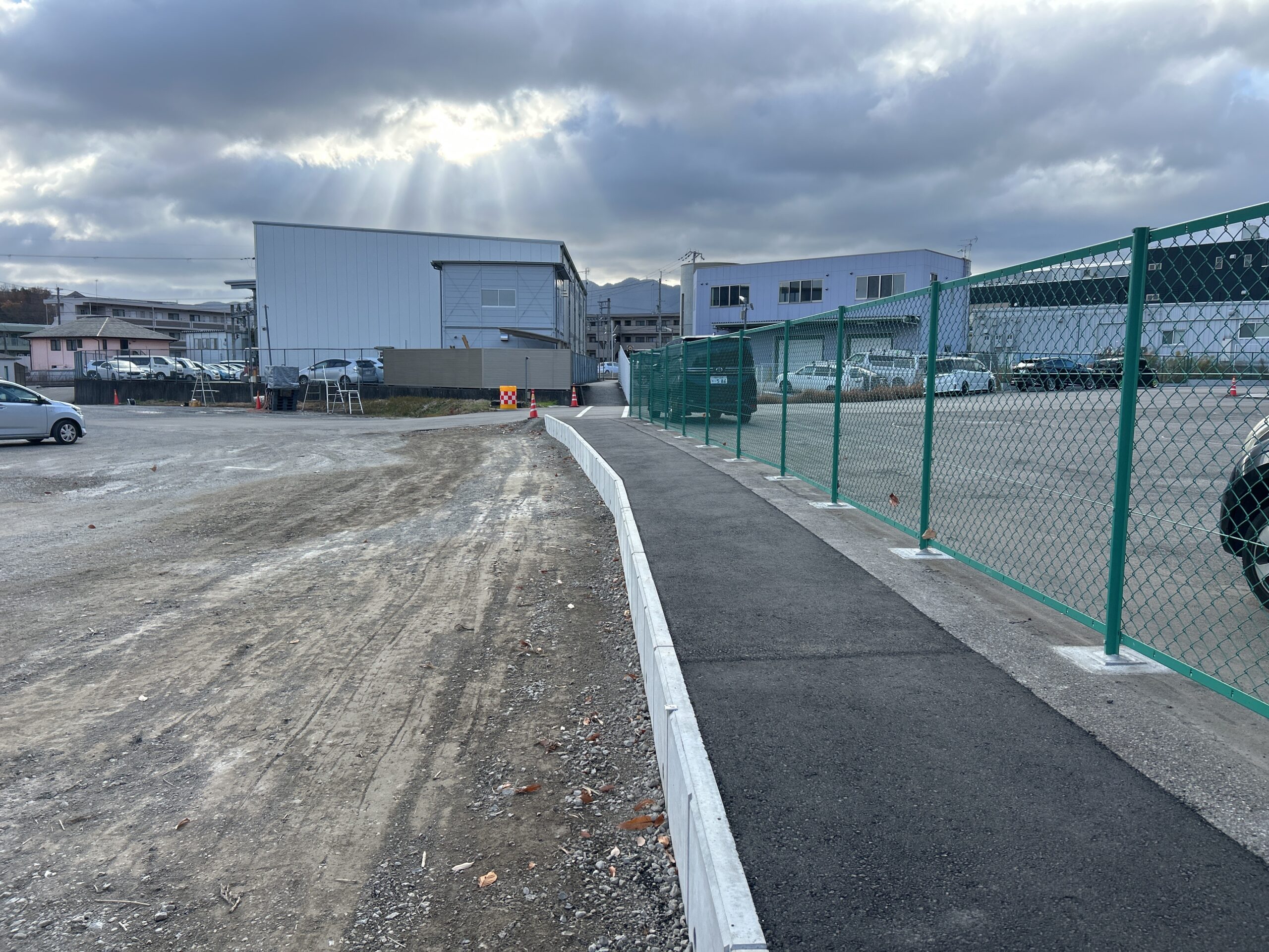 田尾寺駅北側の里道（法面改良後）の様子