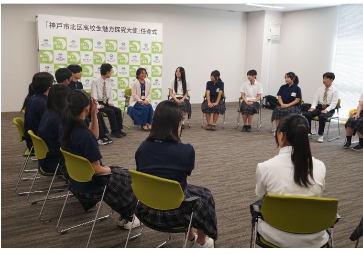任命式で意見を交わす生徒たち